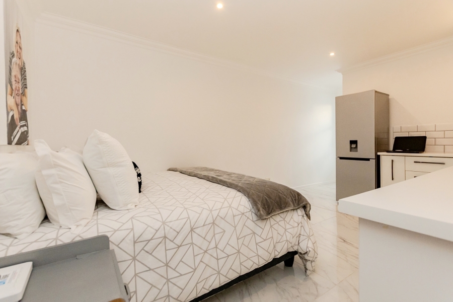5 Bedroom Property for Sale in Golden Mile Western Cape